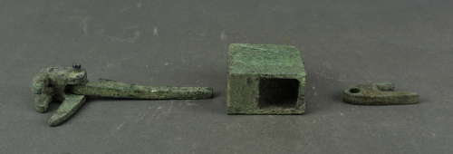 10青铜弩机.jpg 10青铜弩机.jpg