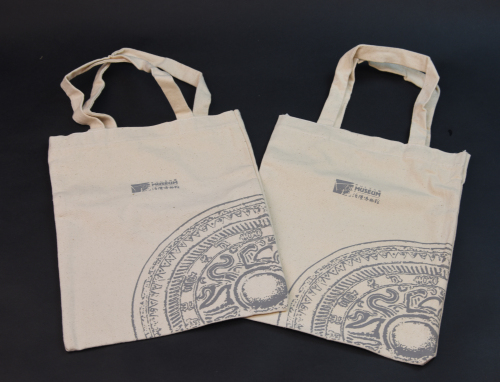 4、东汉瑞兽铭纹铜镜布袋.jpg 4、东汉瑞兽铭纹铜镜布袋.jpg