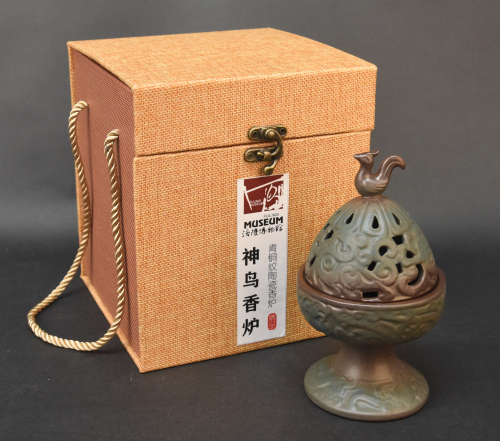 9、汉代陶神鸟博山炉.jpg 9、汉代陶神鸟博山炉.jpg