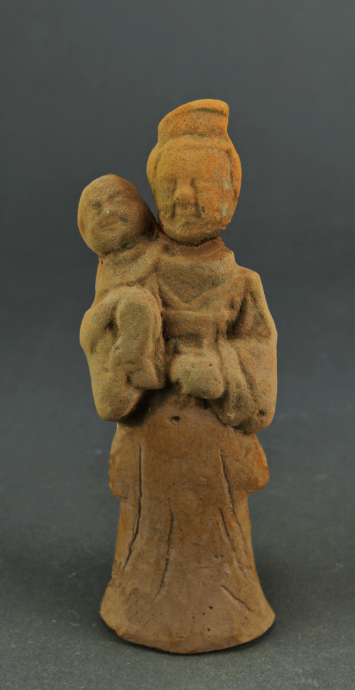 9汉代陶负子俑.jpg 9汉代陶负子俑.jpg